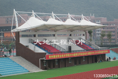 贵州省建设学校运动场看台顺利竣工